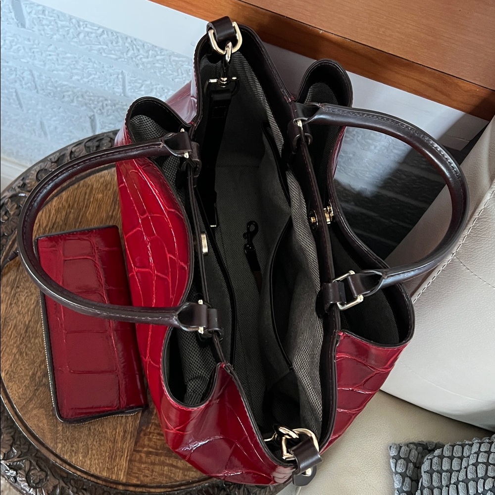 Dooney & Bourke Burgundy Red Croc-Embossed Large Denison Barlow Bag and Wallet - Picture 10 of 16